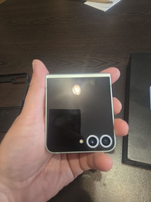 Продавам   Samsung Z Flip 6