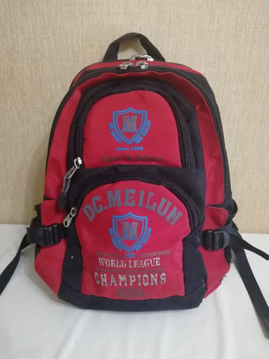 Продам школьные рюкзаки.