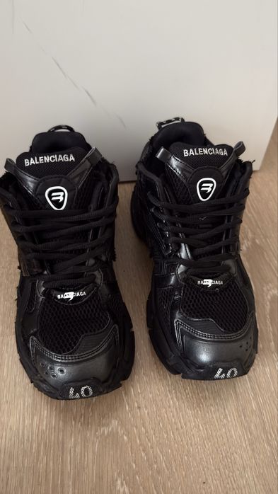 balenciaga runner
