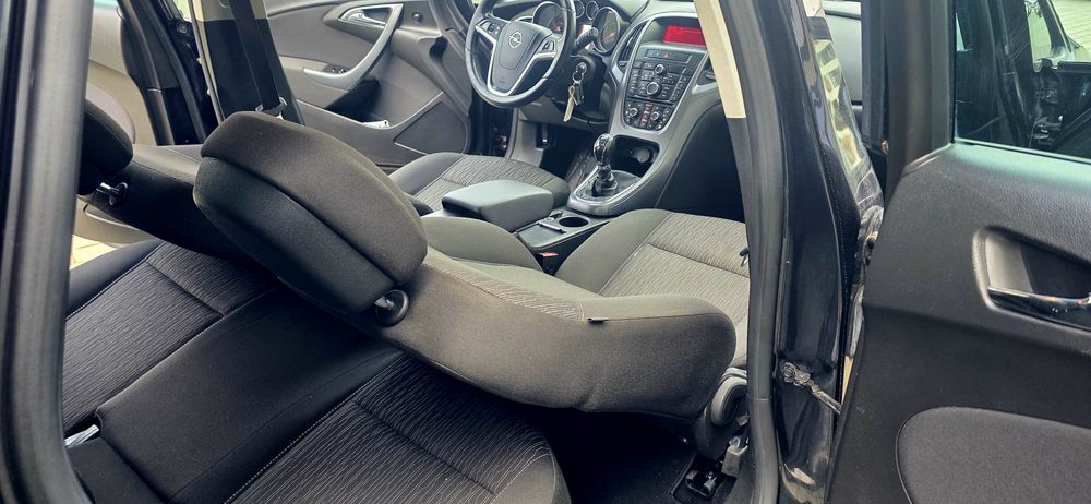 Opel astra j 1.7 cdti facelift  intretinut ,rar efectuat,volan incalzi