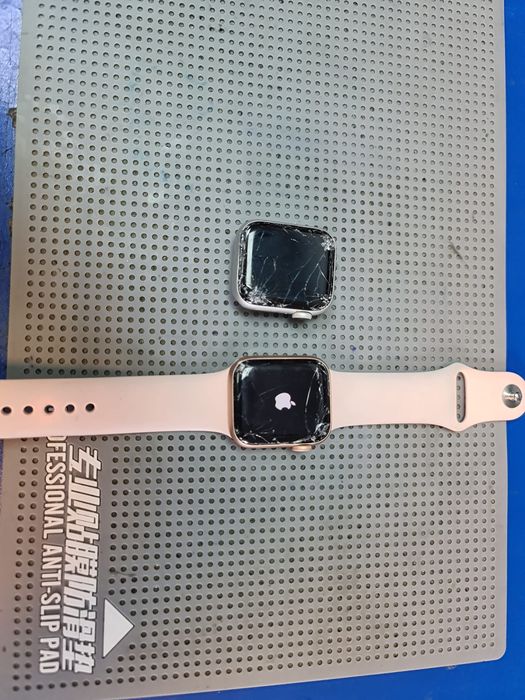 Geam Apple Watch seria 3 38/42mm pret 299 lei