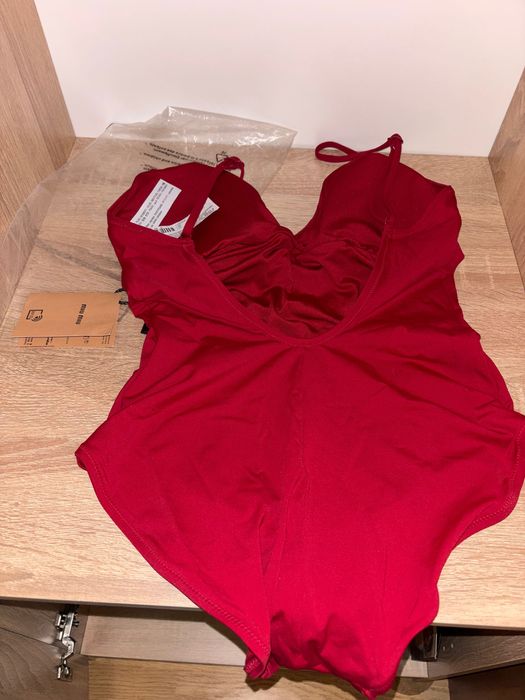 Accesoriu nou nou - costum de baie roșu Miumiu și prad a