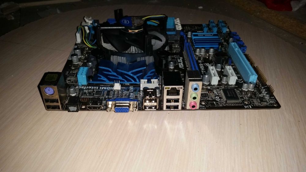 placa de baza asus P7H55-M rev 2.01G cu procesor
