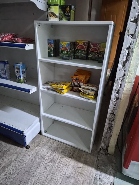 Продаются полки вктринные