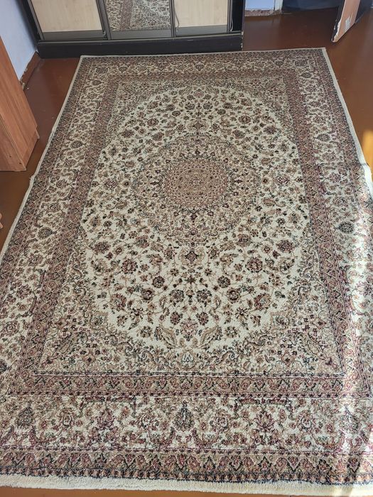 Продам ковёр 2х3