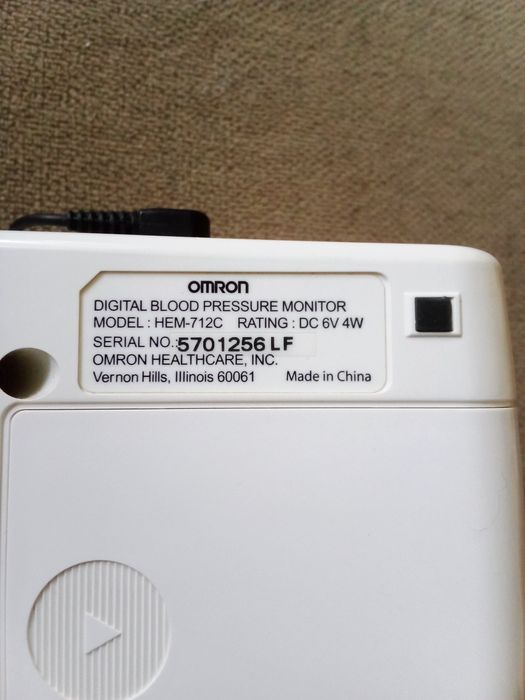 Апарат за кръвно налягане OMRON НЕМ712С