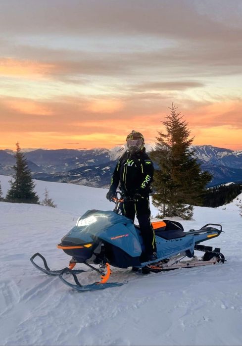 Snowmobil Ski-Doo Summit-X 850 E-Tech senilă 154 model 2022
