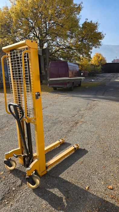 Ръчен стакер с регулиране на вилици - 1.2 тона