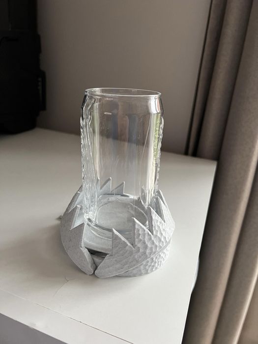 Поставка за чаша