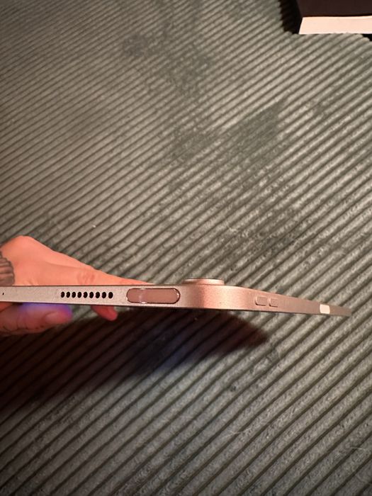 Apple iPad Air 5 (2022) 256GB Wi-Fi – M1 – за ремонт/смяна на дисплей