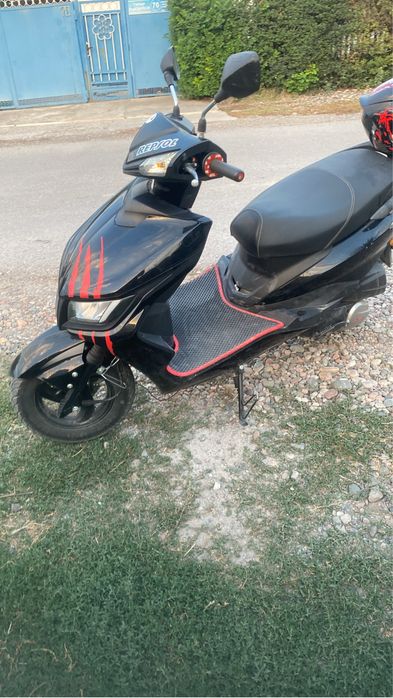 Продаю м8 на ходу срочно 180к