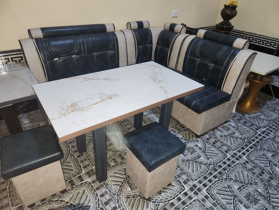 Продаётся кухонный уголок.