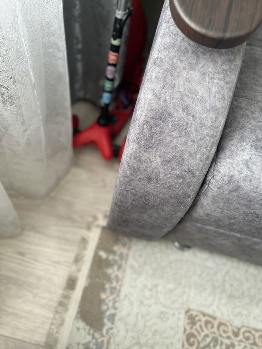 Продам диван,район 12 месяцев