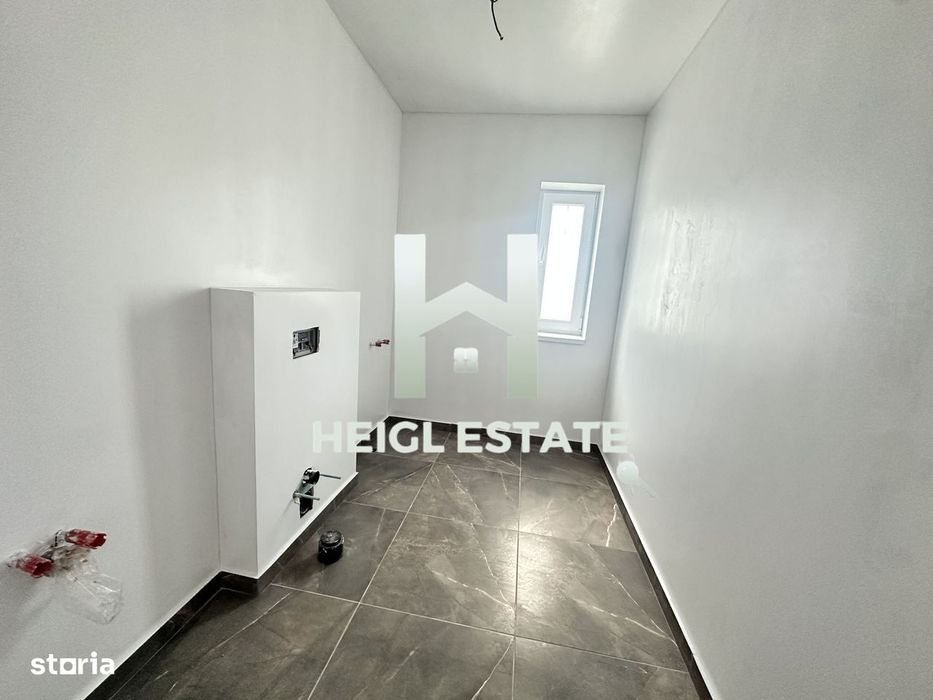 Duplex cu 4 camere separat prin camera tehnica