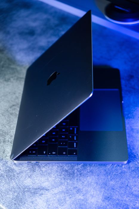 MacBook Pro 13” 2017 Touch Bar A1706 - i5 – 8GB RAM – 256GB SSD - pentru piese / reparație
