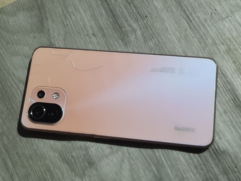 Xiaomi Mi 11 Lite 6/128 продам 19к