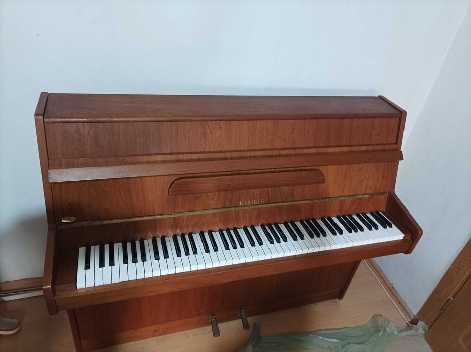 Pianină Kemble – Dimensiuni Reduse,Englezească – 700€ (ușor negociabil