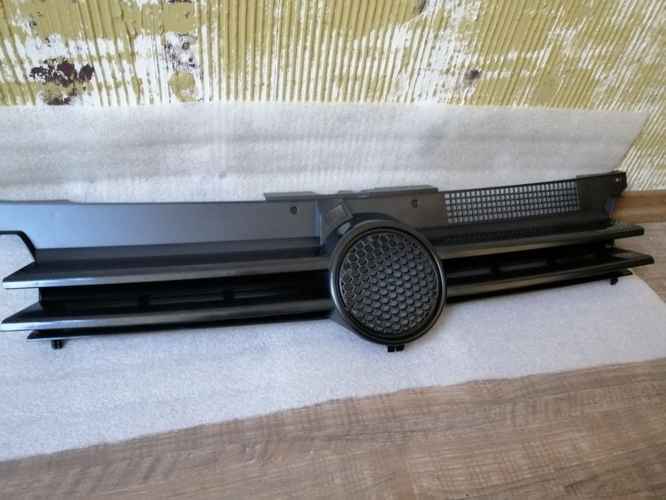 Решетка Голф 4 Vw Golf 4 декоративна без еблема