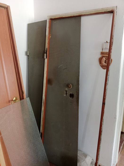 Продам двери б/у