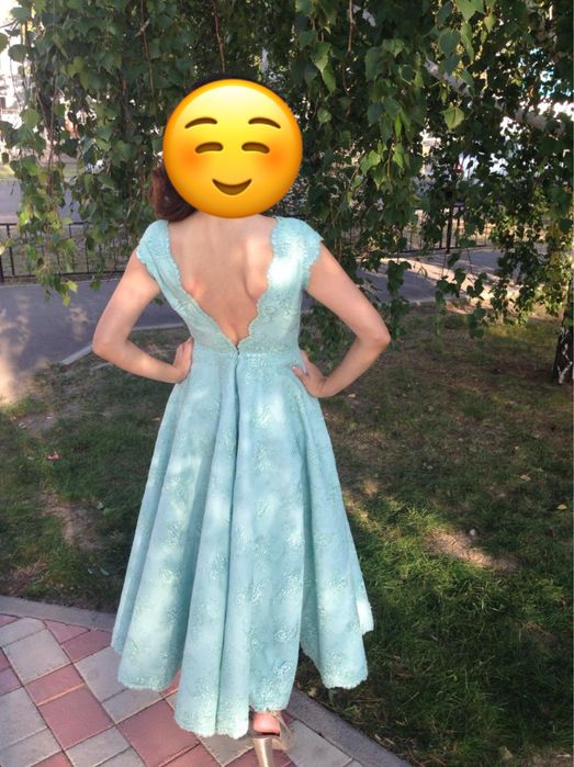 Красивое мятное платье