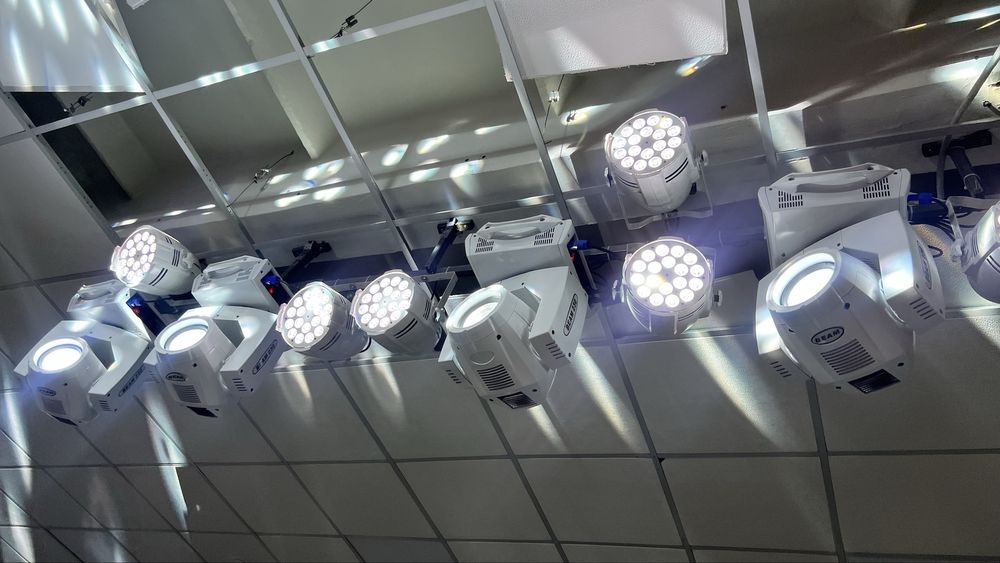 УСЛУГА—светомузыка,лазеры,дым и пузер машина, svetomuzika,