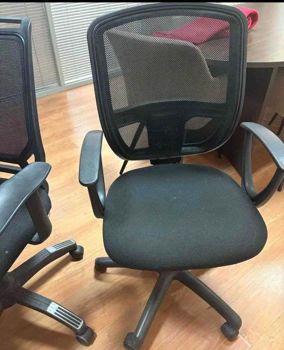 Продам офисные кресла