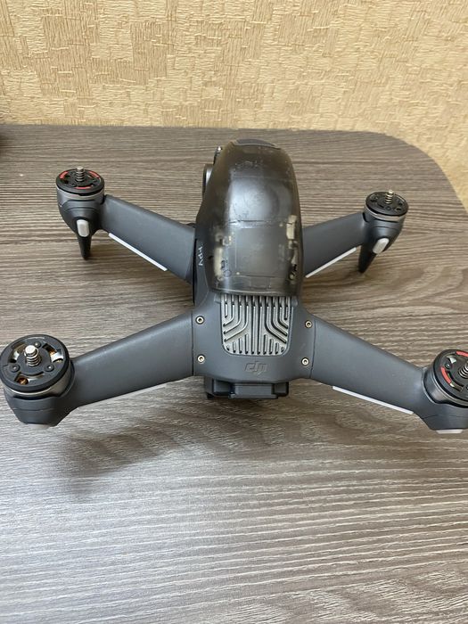 DJI FPV — оригинальный FPV-дрон DJI, квадрокоптер