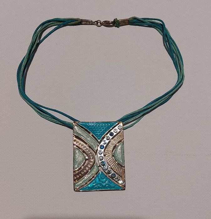 Дамски колиета и гривни