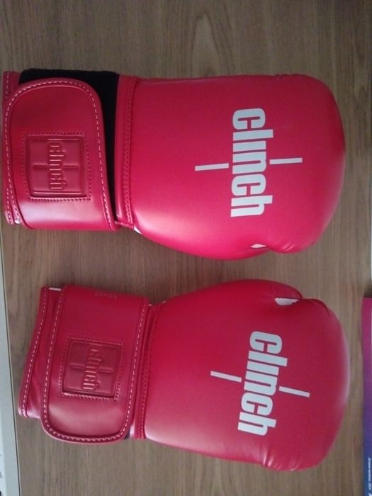 Продаю перчатки Clinch хорошие размер 12 oz