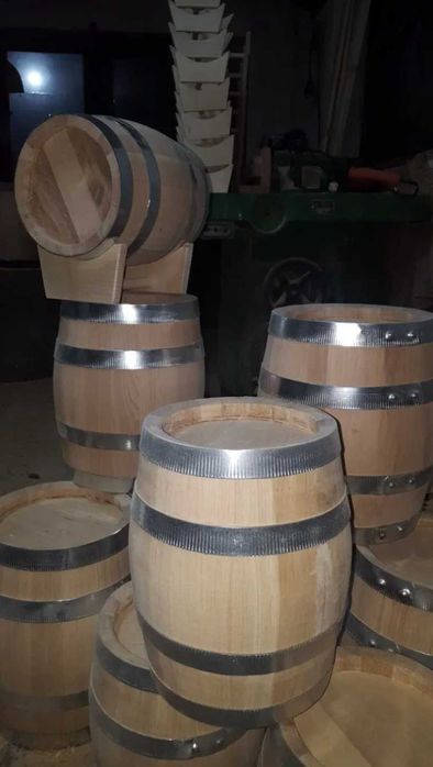 Дъбови бурета и бъчви за вино и ракия
