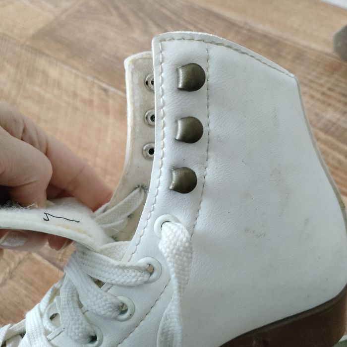 Коньки фигурные детские на 7-9 лет.