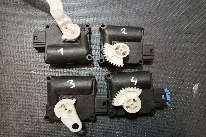 Motoras clapeta aeroterma 0132801369 4F0820511B 0132801369 4F0820511B