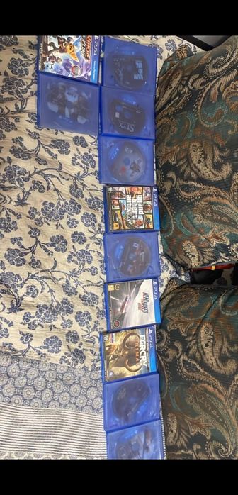 Продам пс4 слим срочнооооо