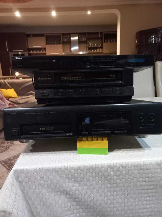 Radio traviata 1 si TV cu carcasa lemn