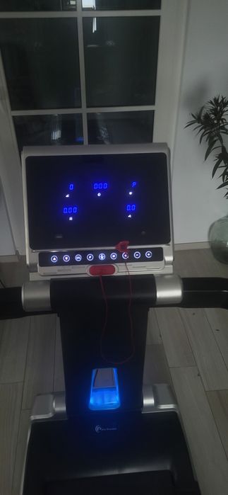 Banda de alergat Fittronic K700,motor de 3.0 CP, inclinație 15% maxim