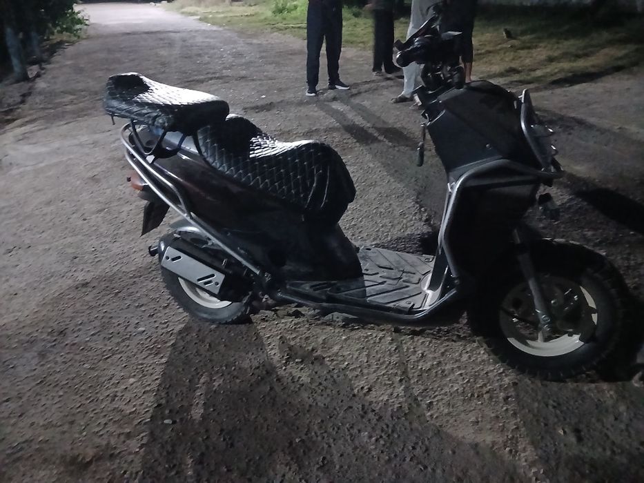 Skutr sotiladi srochna benzinlik