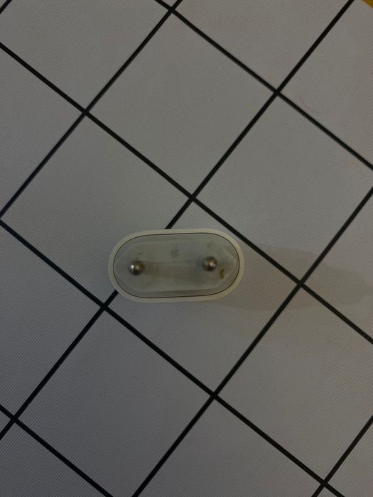 iPhone адаптер белый