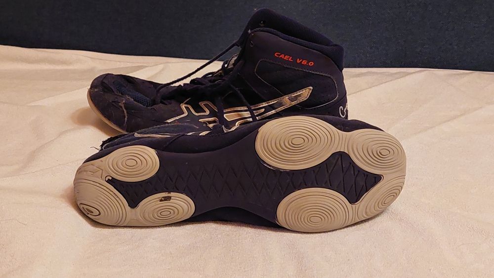 Продам трико и борцовки за 11.000тг