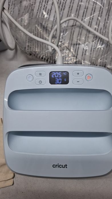 Cricut EasyPress 3.Термопреса за тениски и други, до 205градуса,1300W