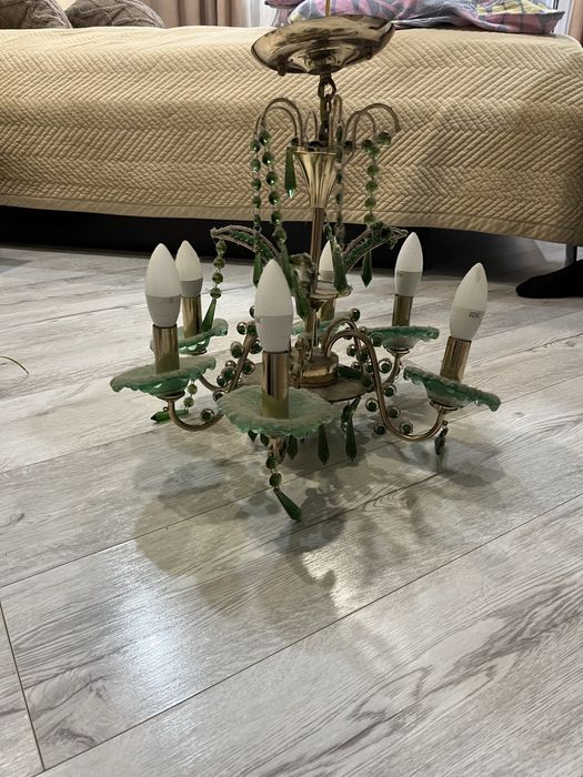 Продам люстры.