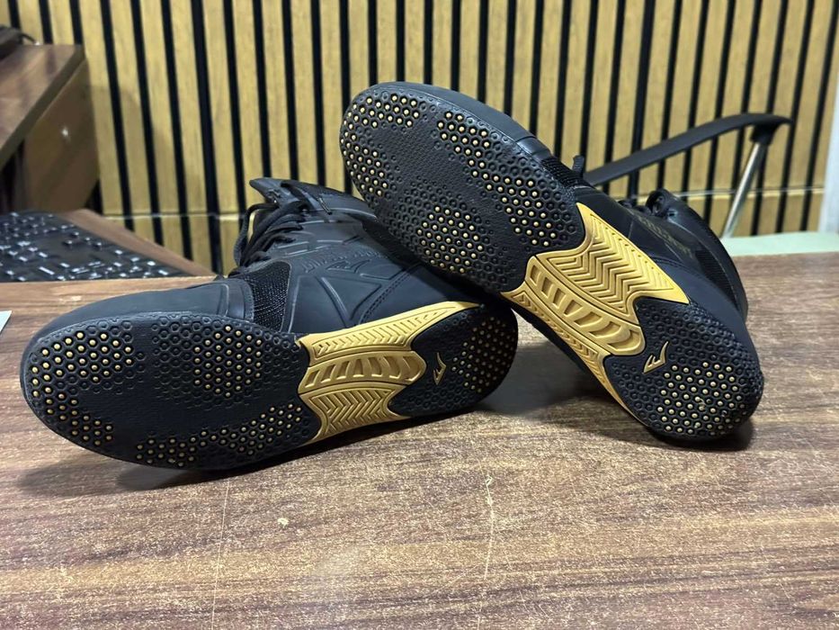 Боксов комплект ръкавици и обувки