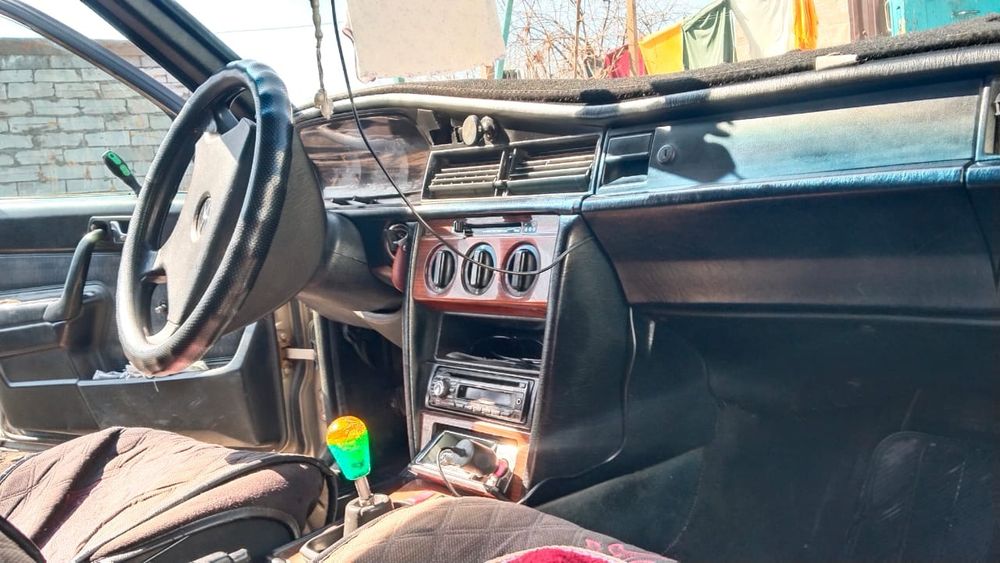 Продам мерседес 190