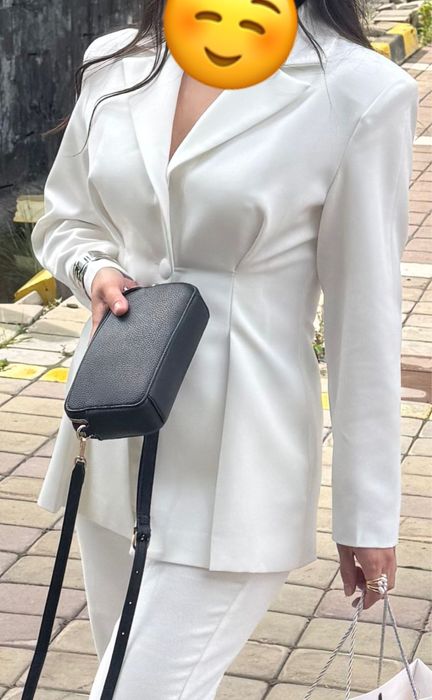 Продам красивый белый пиджак. Размер: M (46)