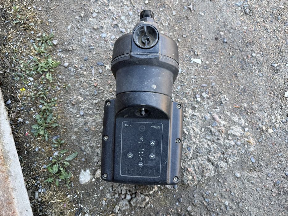 * Самовсасывающая насосная установка GRUNDFOS SCALA2 3-45 в отличном с