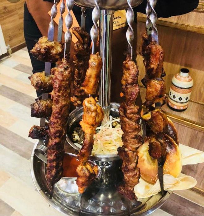 Таганки красивая подача шашлыка