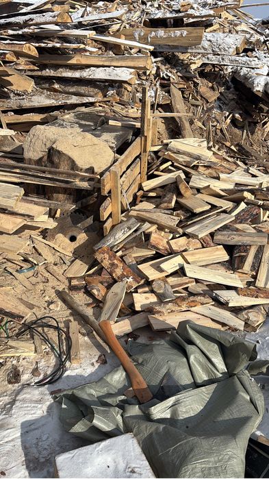 Дрова в мешках, сухие сосна, плотно упакованные