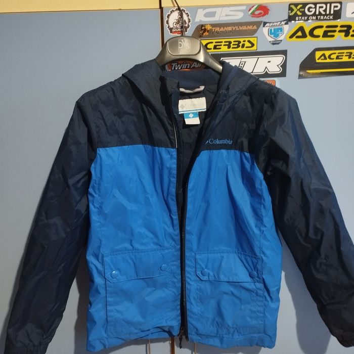 Предлагам ватирани якета,суичър и елек.Различни размери.По 5 евро