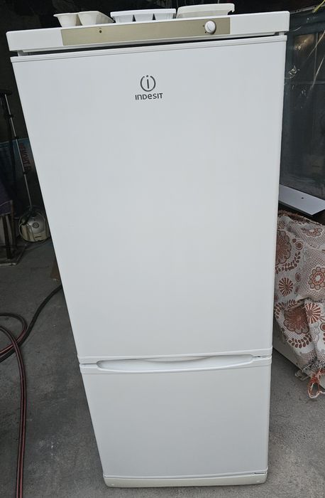 Холодильник indesit