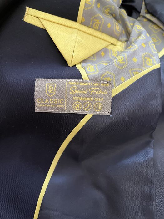 Продам костюм школьный