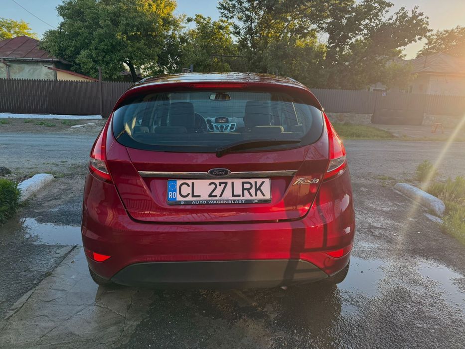 Vand Ford Fiesta 1.2l benzina defect